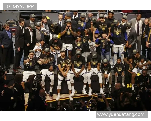 2016年NBA总决赛第七场勇士对阵骑士的经典对决回顾与精彩瞬间分析