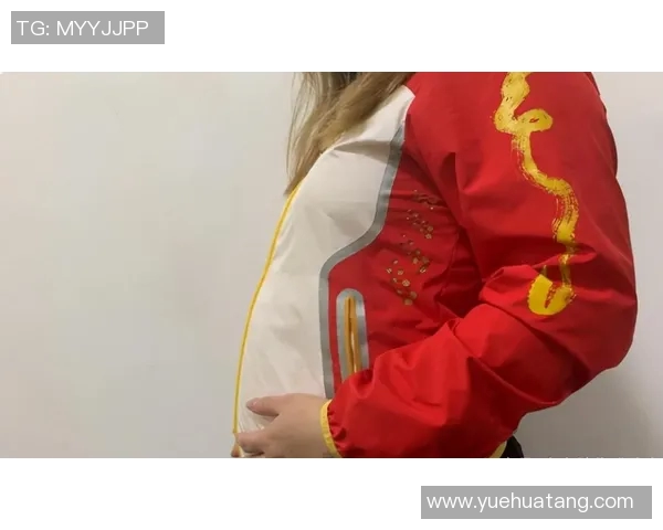 中国足球明星孕妇照展现母爱之美与运动员的坚韧精神